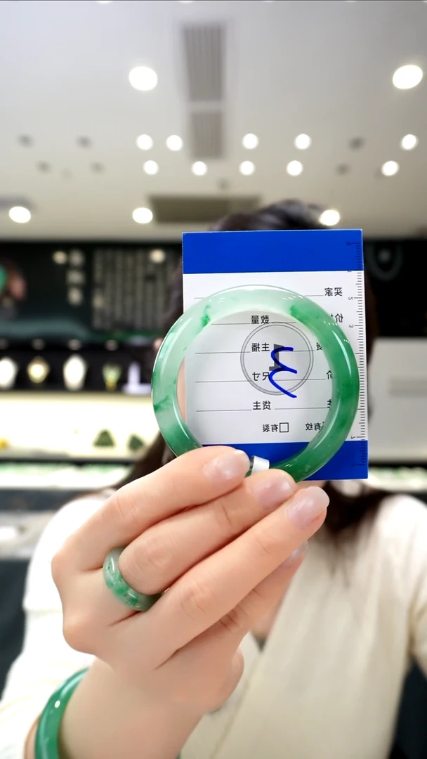 未镶嵌手镯石英质玉（非洲翠）53