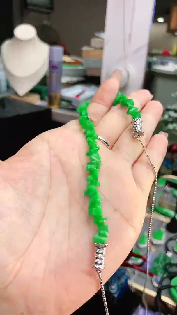 颈饰未镶嵌翡翠赠礼盒证书