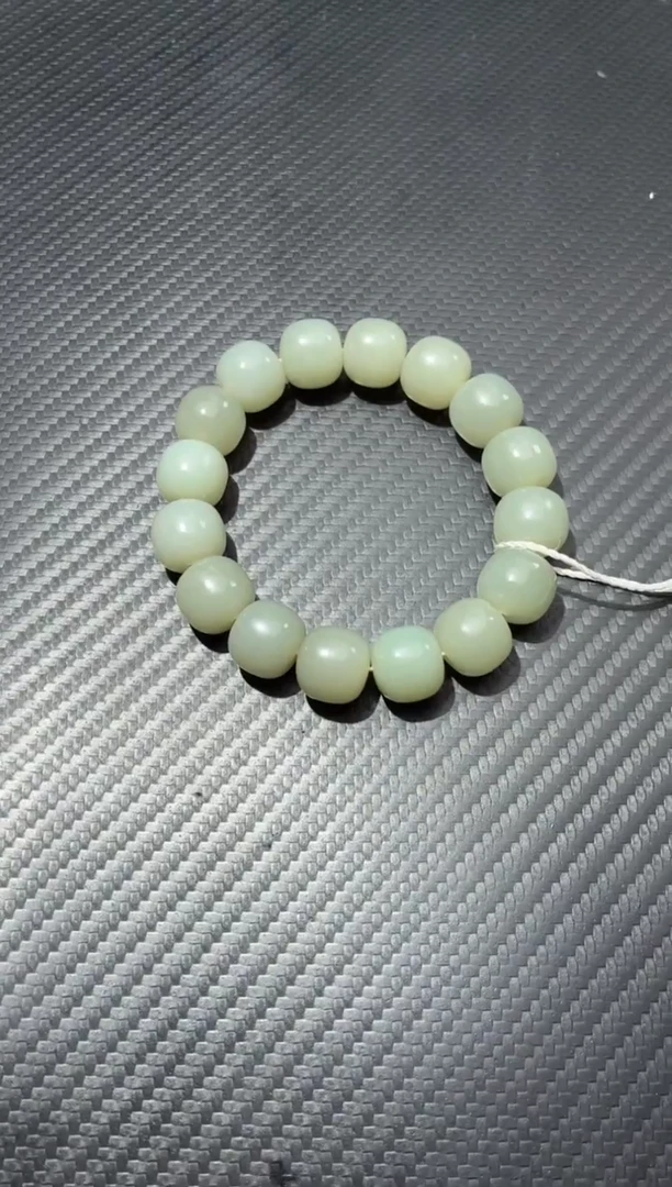 未镶嵌手链和田玉（青白玉）且末近矿卡14老型手串微色差