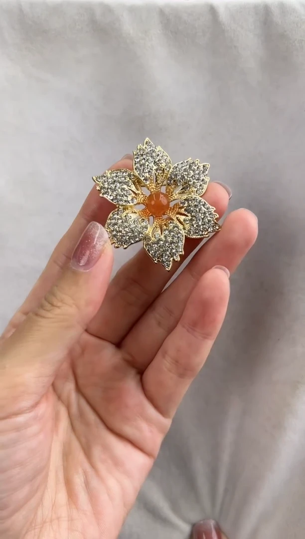 【闪购商品】南红玛瑙胸针合金10126057-胸针 多样性发一个