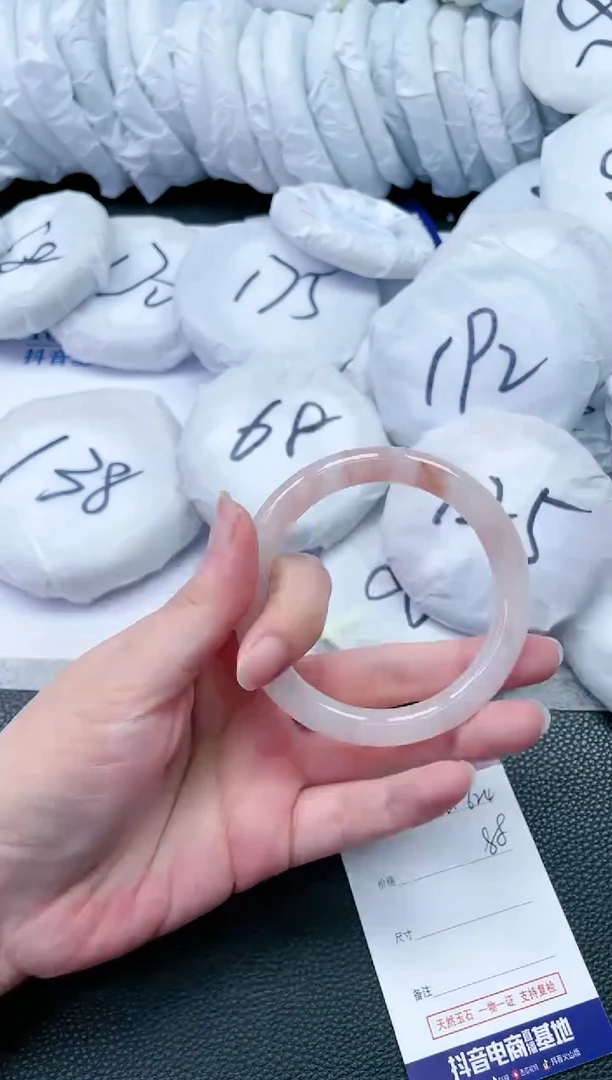 【闪购商品】石英质玉手镯未镶嵌M624