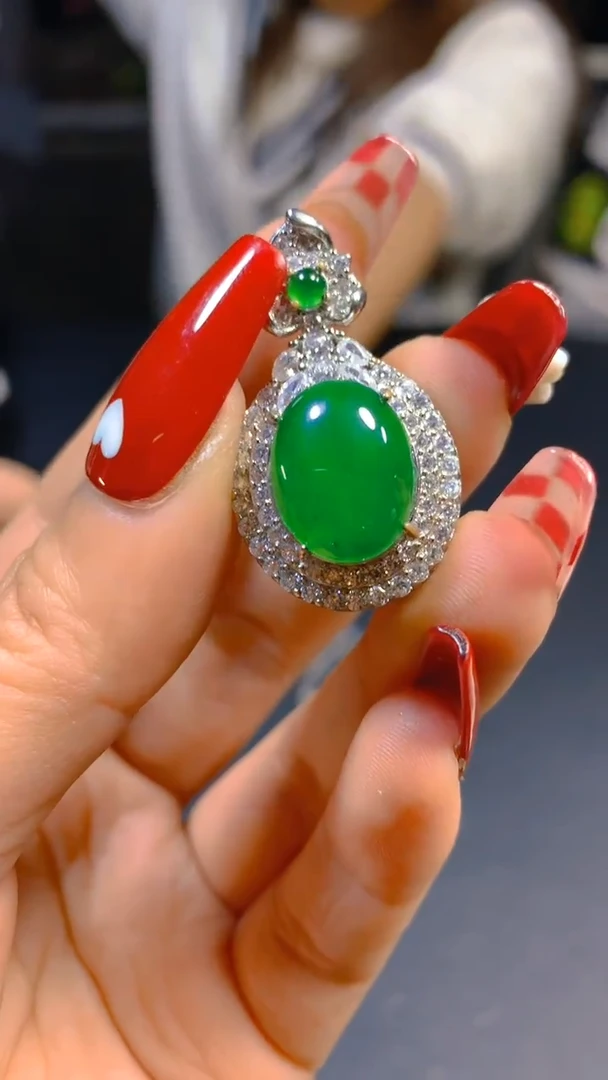 【闪购商品】翡翠吊坠(赠链)未镶嵌0682698971多样性发一