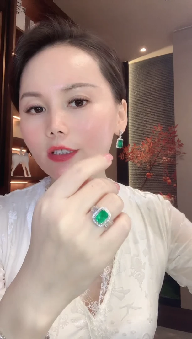 18K金镶嵌戒指祖母绿C12