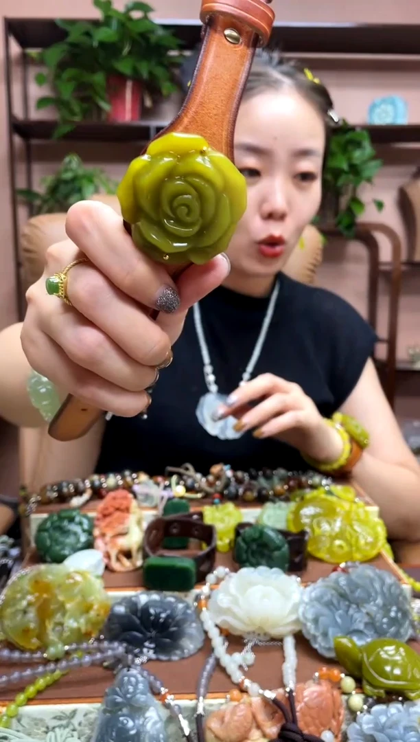 未镶嵌岫玉吊坠多样性发货发其中之一