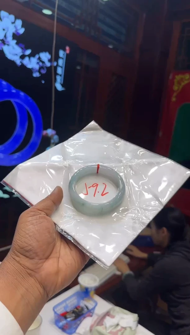 未镶嵌手镯翡翠手镯