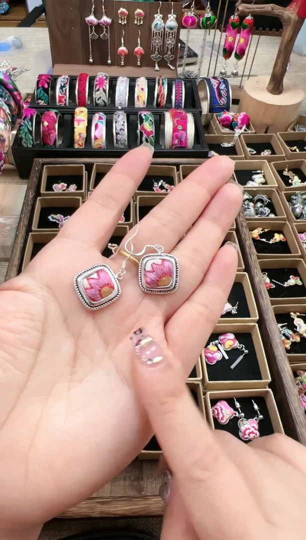 【闪购商品】织绣民族风老绣饰品326