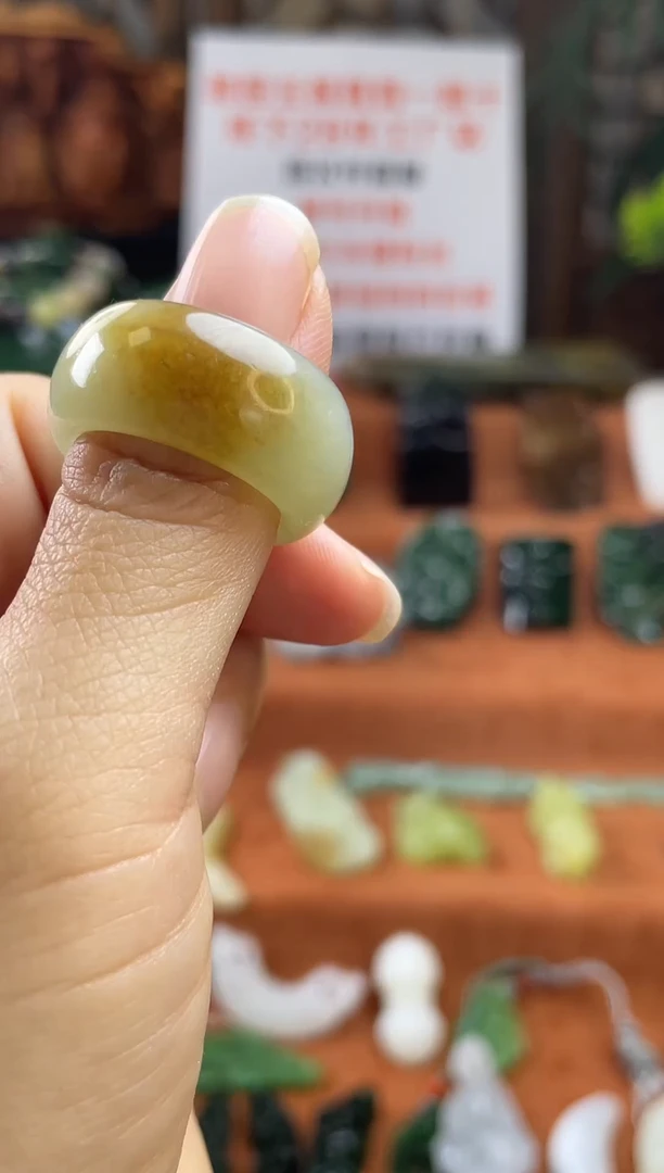 未镶嵌戒指和田玉新疆且末糖戒圈带证书