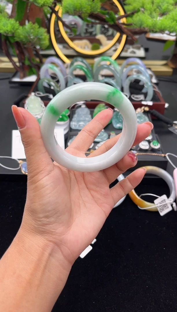 未镶嵌手镯翡翠手镯