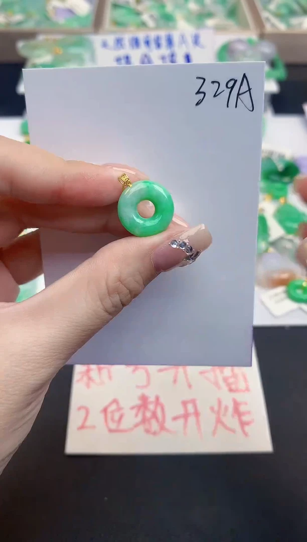 颈饰18K金镶嵌翡翠天然缅甸a货翡翠