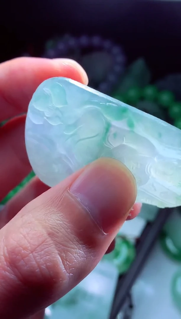 未镶嵌定制翡翠胡**?翡翠毛货定制