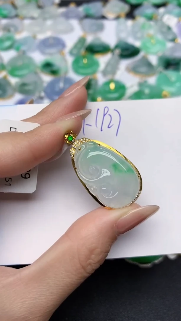 颈饰18K金镶嵌翡翠天然缅甸A货翡翠百元以上9元证书费自理