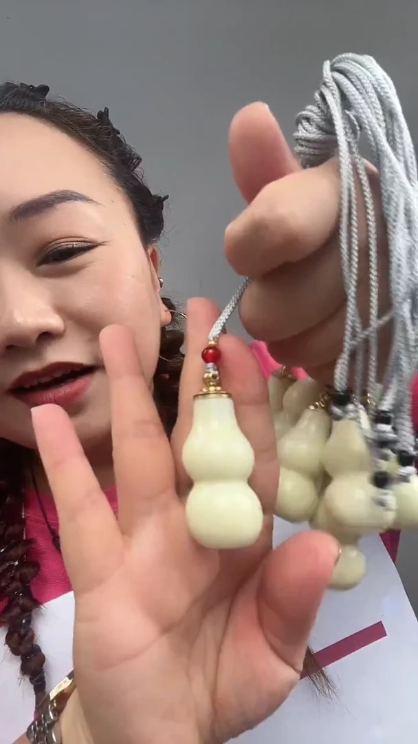 蛇纹石玉未镶嵌吊坠(赠链)葫芦