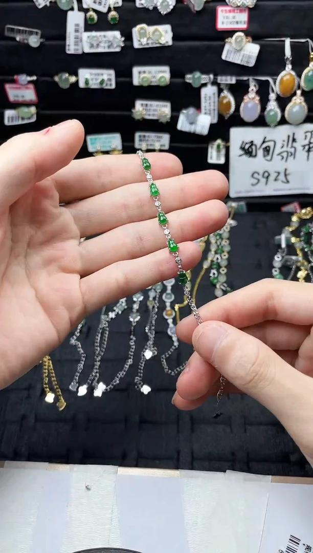 颈饰未镶嵌翡翠我