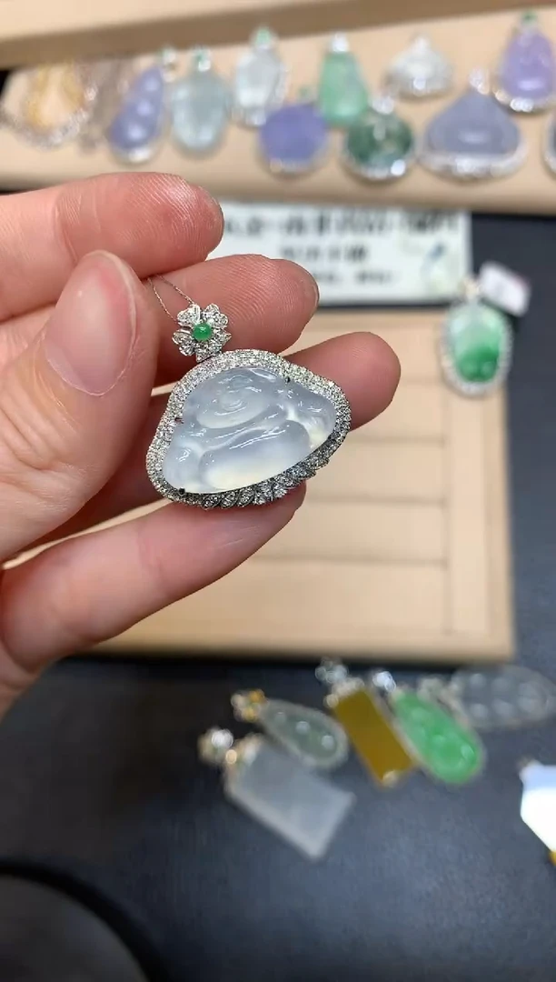 【闪购商品】翡翠颈饰18K金镶嵌佛公【无服务费】