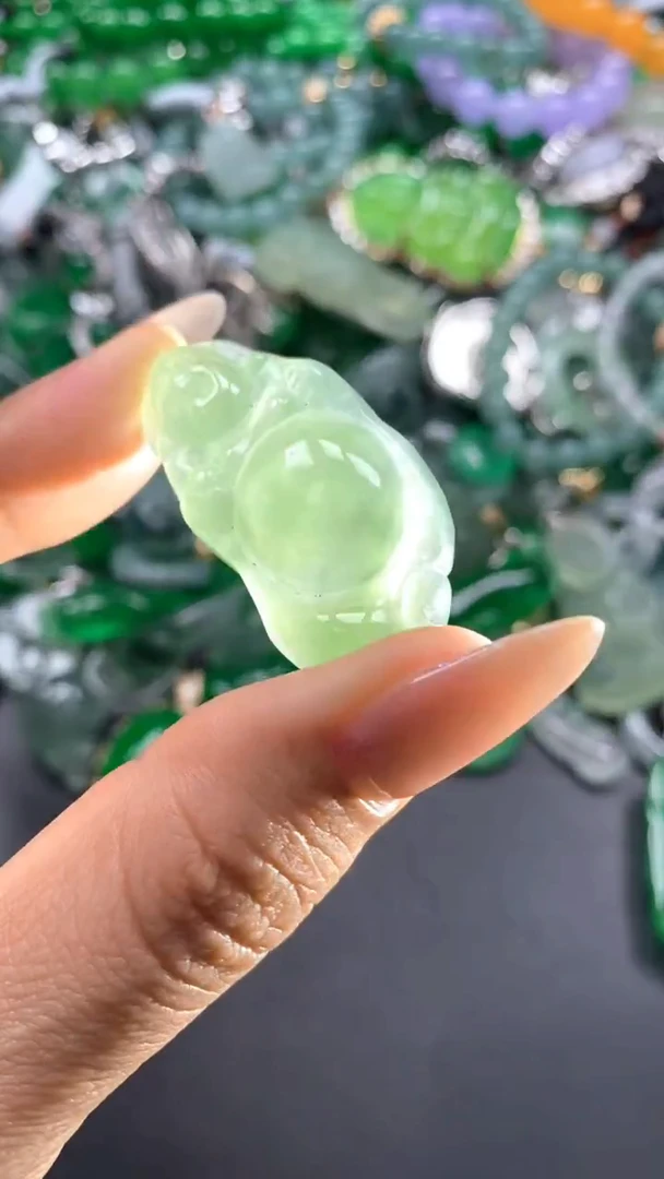 颈饰未镶嵌翡翠(配扣头多样性发其一）11
