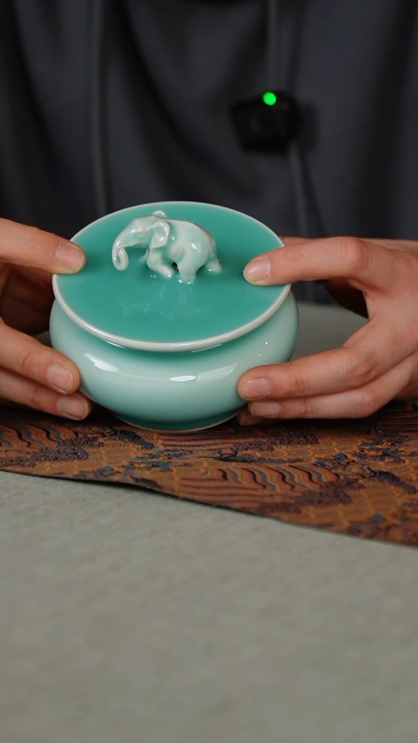 【闪购商品】175-1大象罐（李震手签）