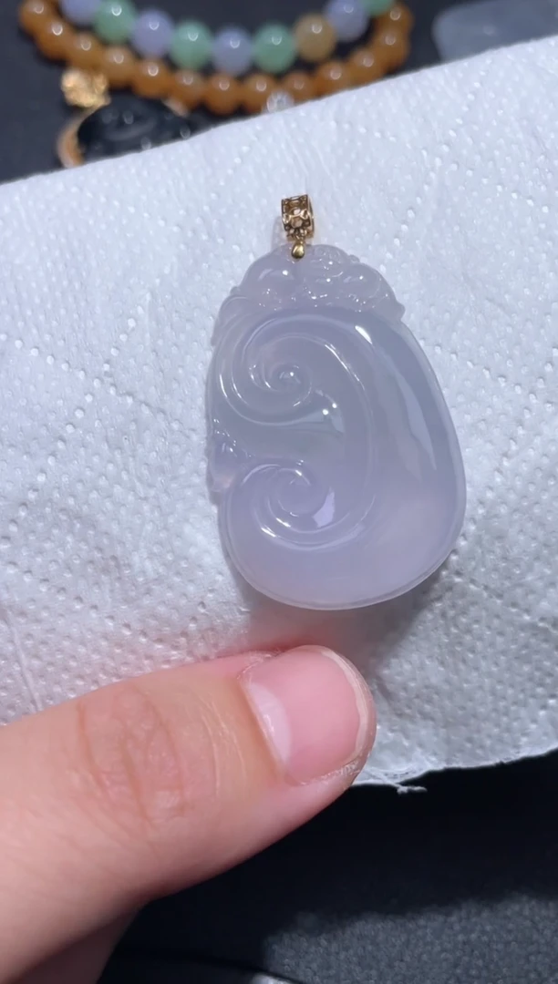 颈饰18K金镶嵌翡翠22
