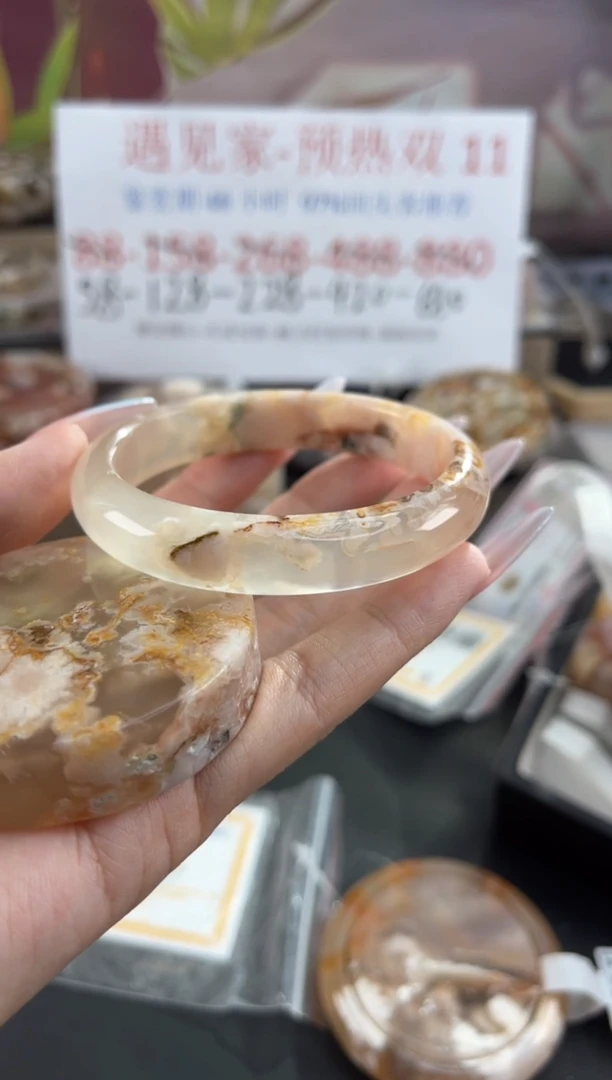 未镶嵌手镯石英质玉56