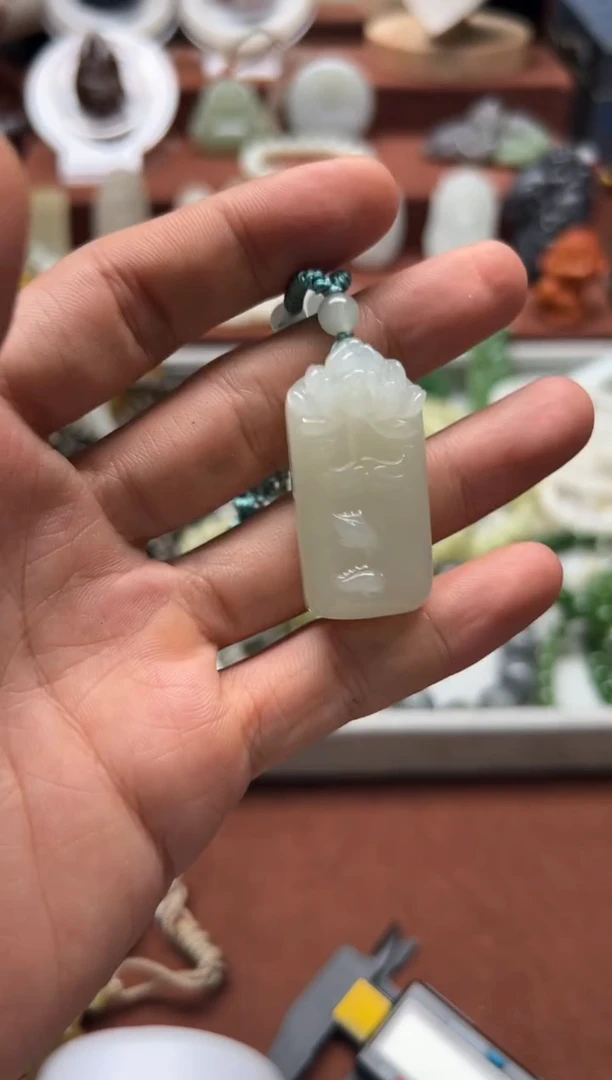 和田玉未镶嵌颈饰1