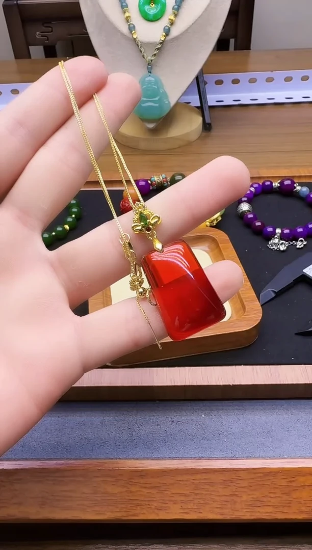 血珀吊坠(赠链)14K金镶嵌D20