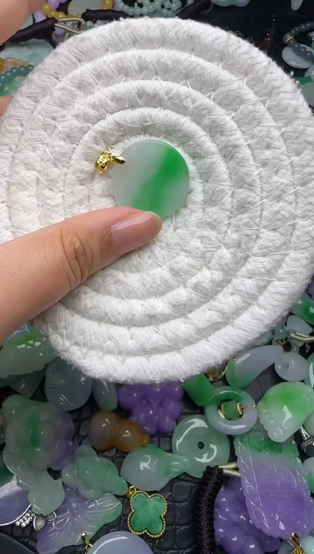 颈饰未镶嵌翡翠缅甸翡翠吊坠