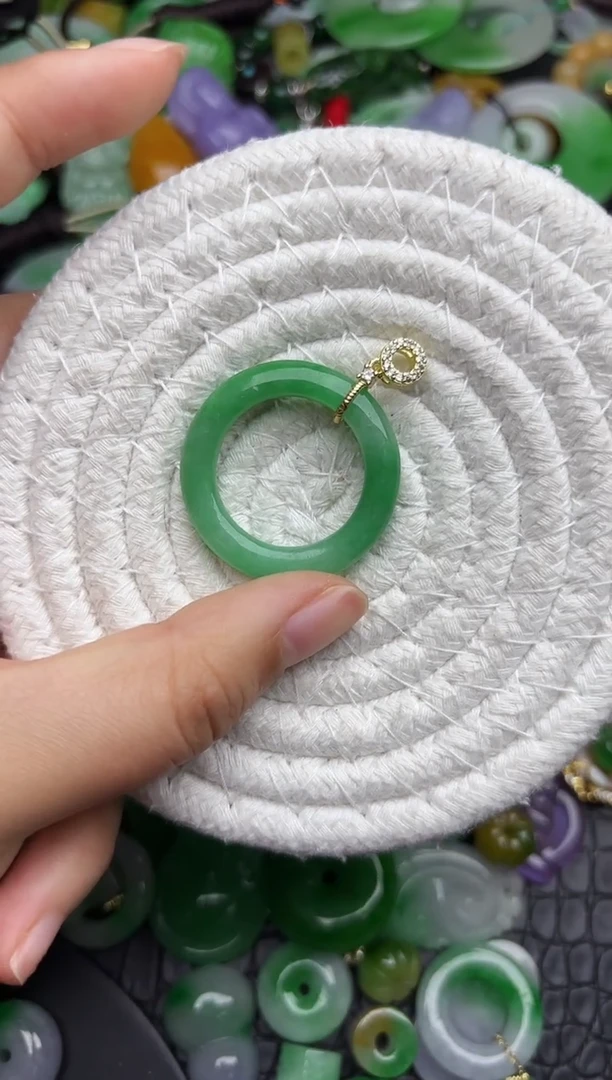 颈饰未镶嵌翡翠缅甸翡翠吊坠