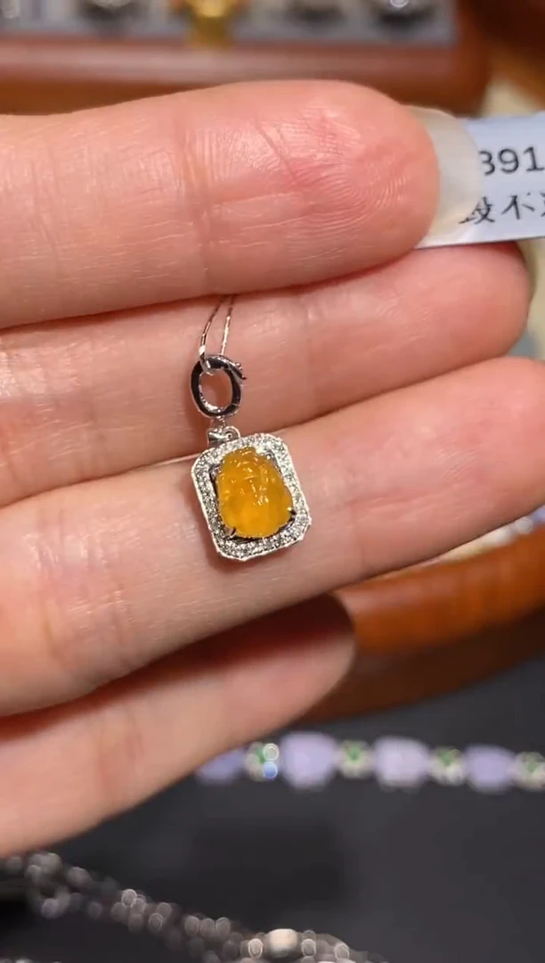 【闪购商品】翡翠吊坠(不含链)18K金镶嵌吊坠