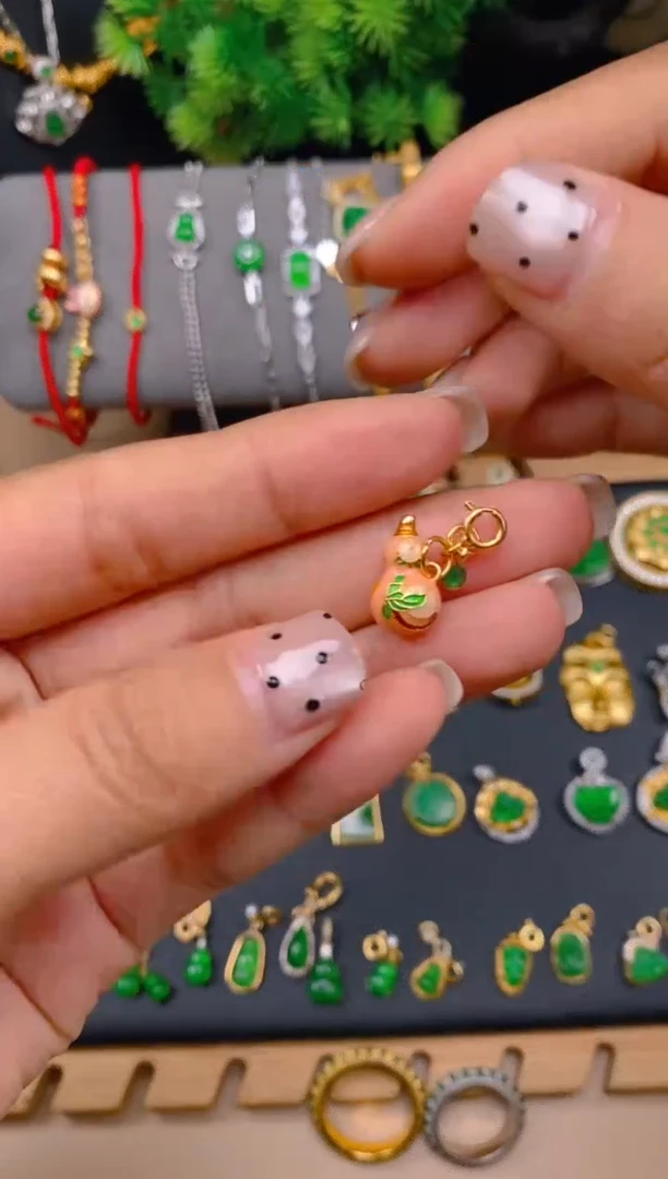 吊坠(不含链)未镶嵌翡翠葫芦