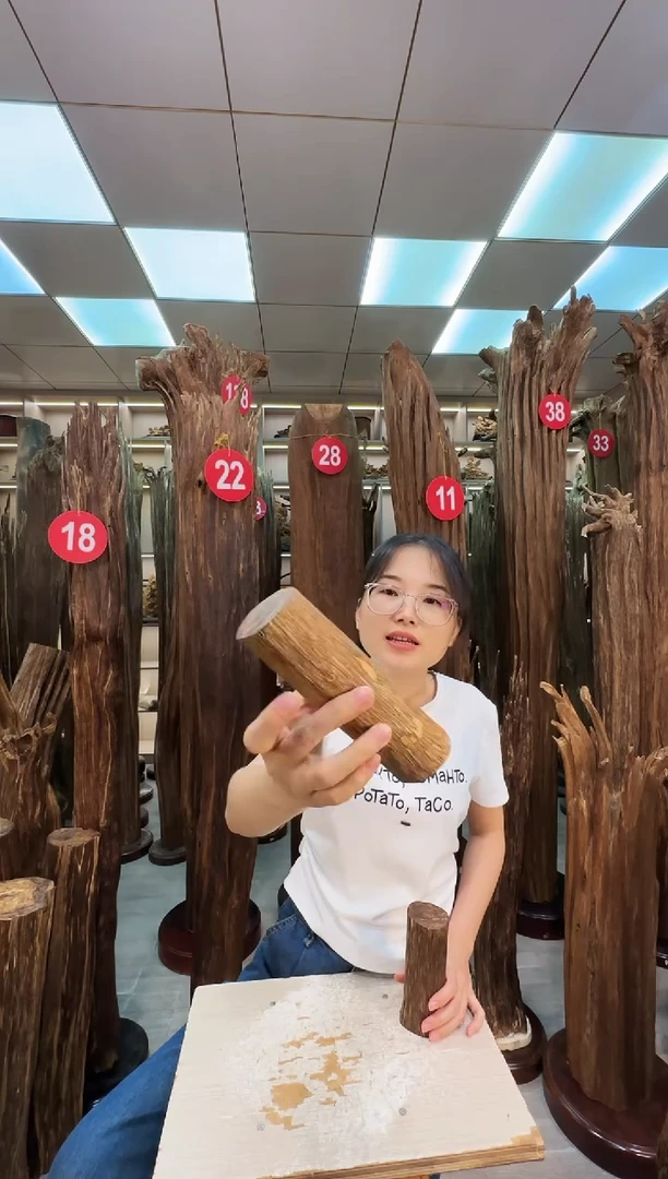 沉香碎屑沉香沉香原料摆件工艺品一百元以上带底座