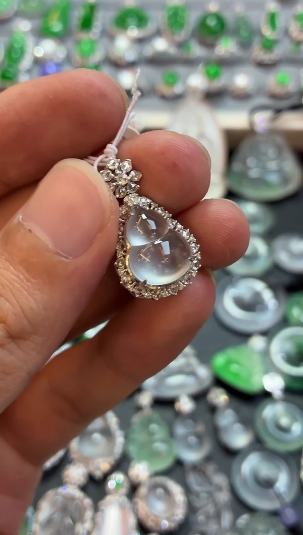 吊坠(不含链)18K金镶嵌翡翠葫芦