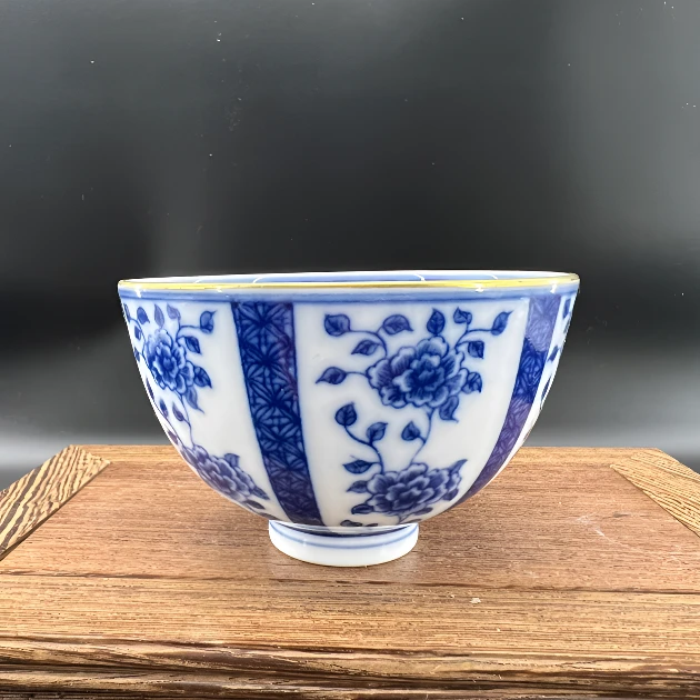 清乾隆青花缠枝莲鸡心杯一对sgbgc-23111709