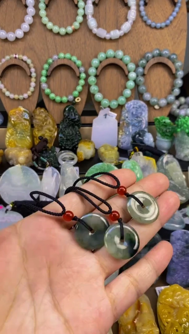 翡翠未镶嵌颈饰平安扣多样性发一