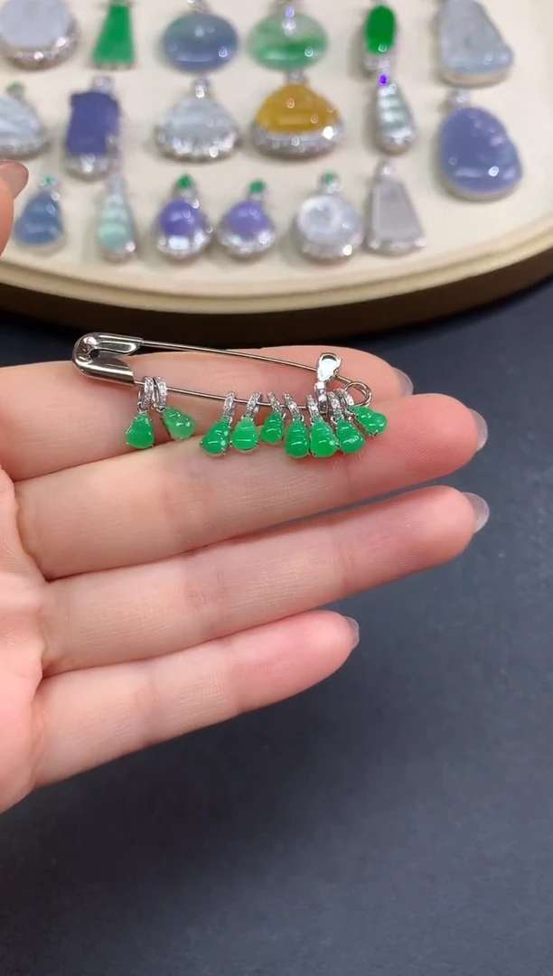 吊坠(不含链)18K金镶嵌翡翠D533多样性发其一|780