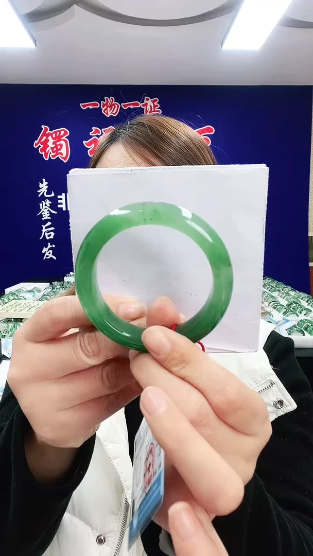 未镶嵌手镯石英质玉（非洲翠）1