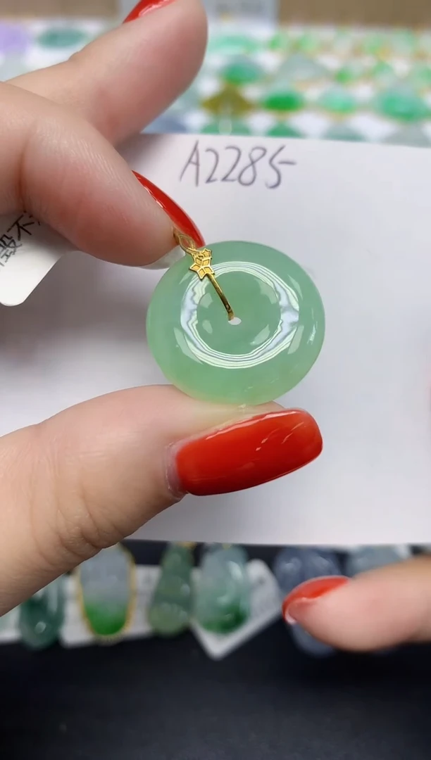 颈饰18K金镶嵌翡翠天然缅甸翡翠A货翡翠百元以上9元证书费自理