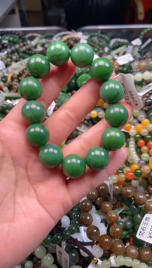 和田玉未镶嵌颈饰1