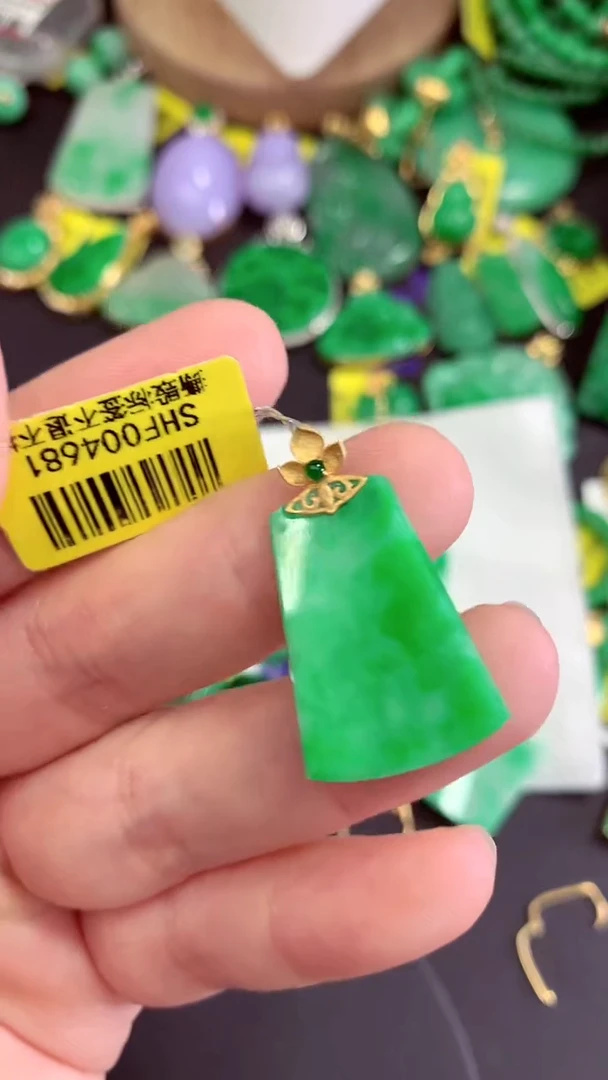 吊坠(不含链)18K金镶嵌翡翠挂件