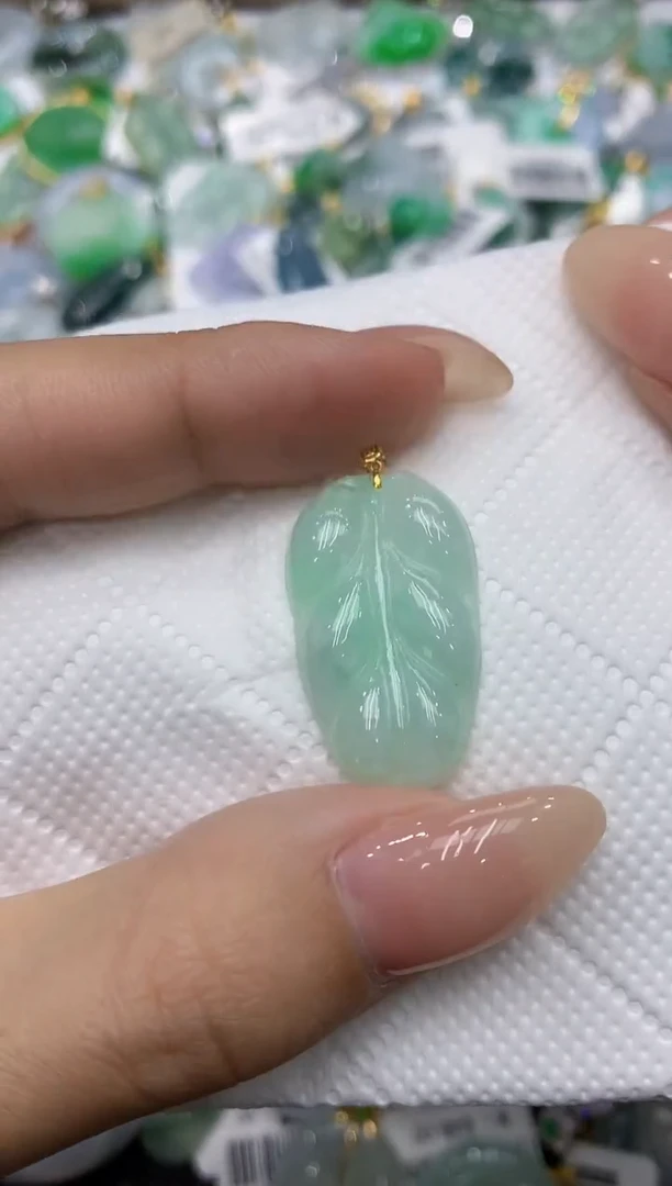 颈饰18K金镶嵌翡翠111111111111