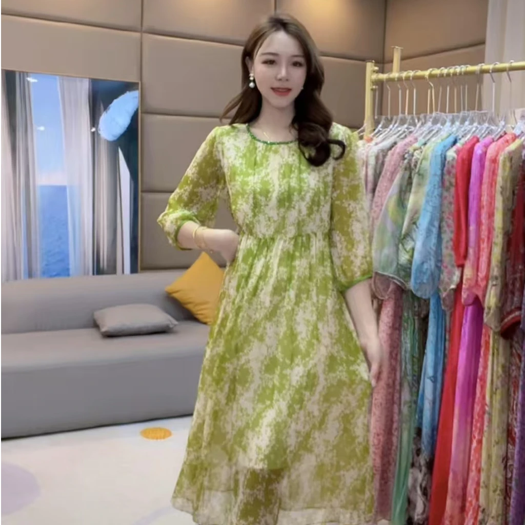 《俏俏推荐》绿色圆领腰带气质印花钉珠真丝连衣裙 90406