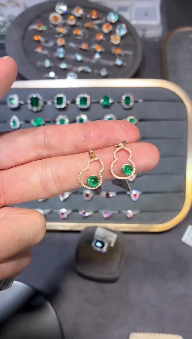 18K金镶嵌吊坠祖母绿【闪购】不低于0.50ct/七天鉴赏/多样性发其一