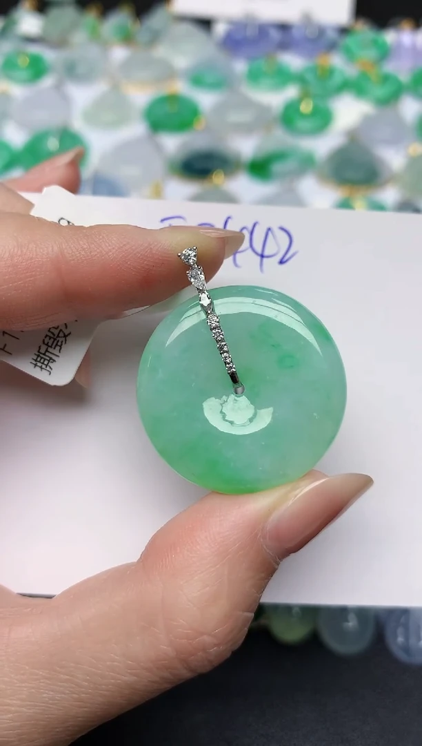 颈饰18K金镶嵌翡翠天然缅甸A货翡翠百元以上9元证书费自理