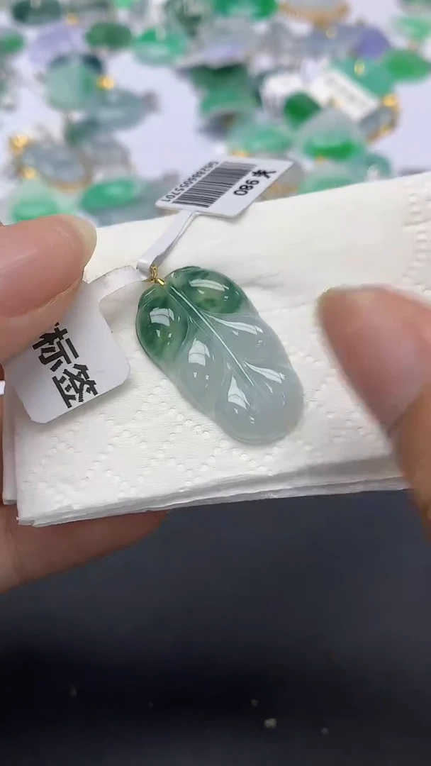 翡翠18K金镶嵌颈饰天然缅甸a货翡翠
