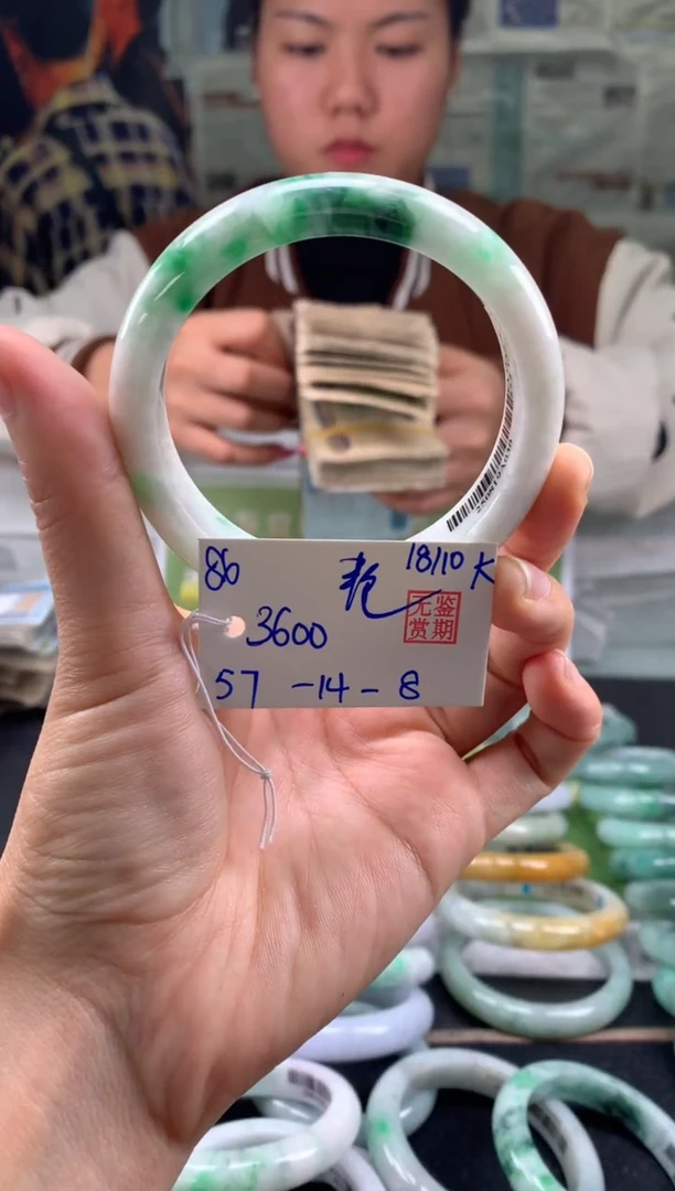 未镶嵌手镯翡翠艳****ฅ翡翠手镯 下单联系小耳机#86