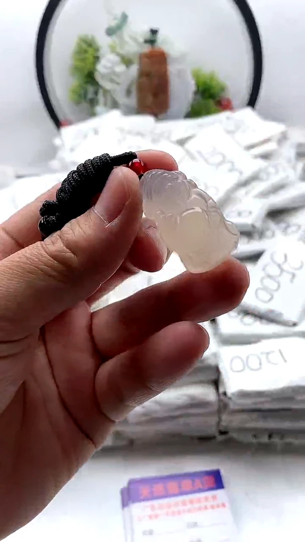 玛瑙/玉髓未镶嵌颈饰财神