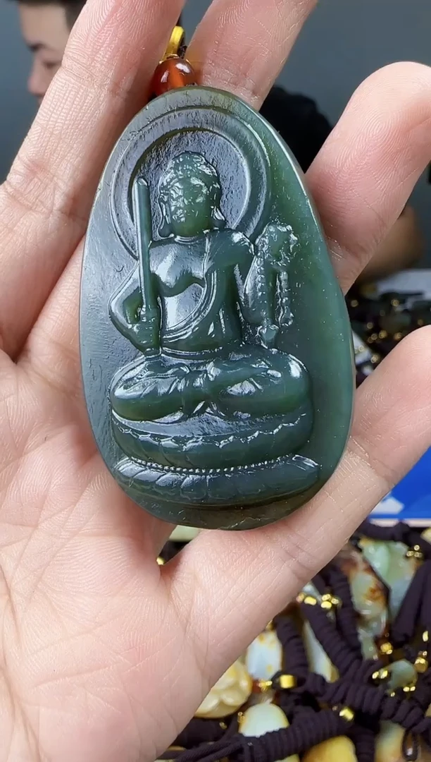 和田玉未镶嵌颈饰1