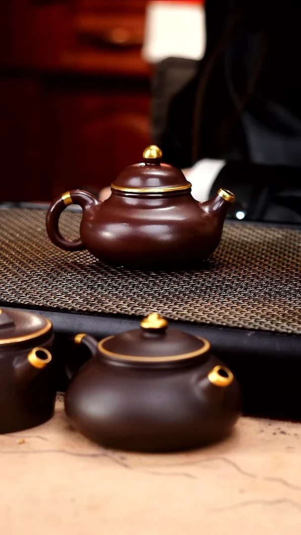 茶壶紫砂四号井茄皮紫泥描金薄胎容天130cc