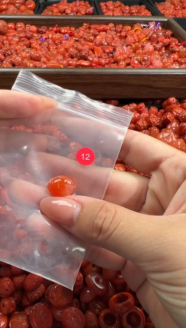 南红玛瑙未镶嵌颈饰1