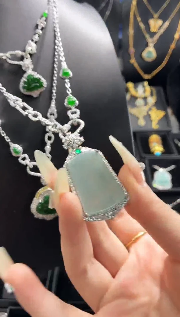 翡翠未镶嵌颈饰吊坠（不含链）