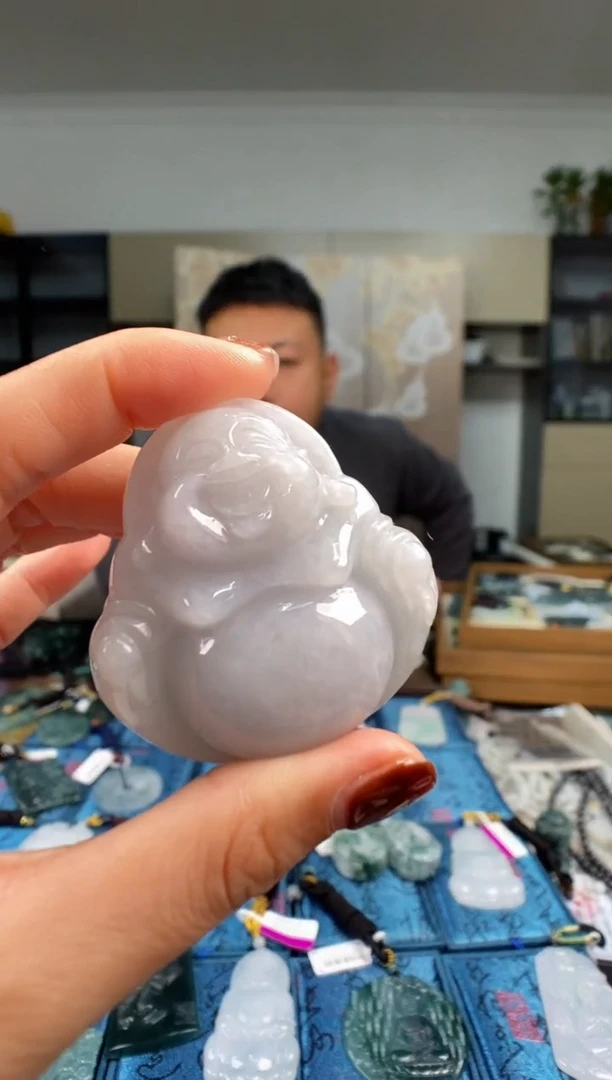 颈饰未镶嵌翡翠  多样性发其一