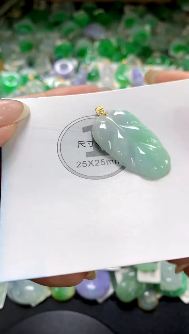 翡翠18K金镶嵌颈饰1111111111111111